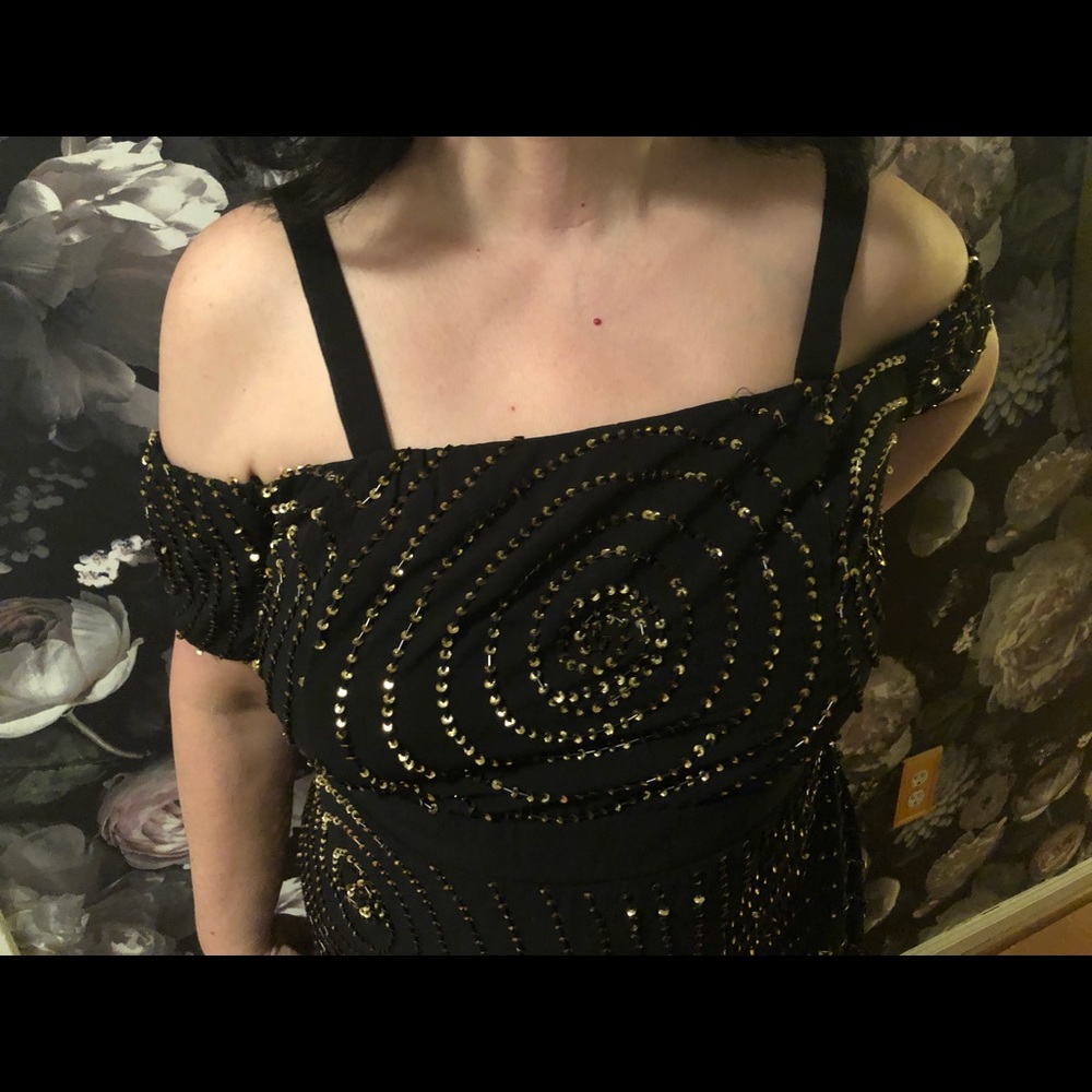 Beautiful and elegant flapper dress.